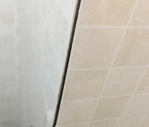 徐汇瓷砖空鼓维修公司分享阳台瓷砖脱落的修复过程可以分为以下几个步骤