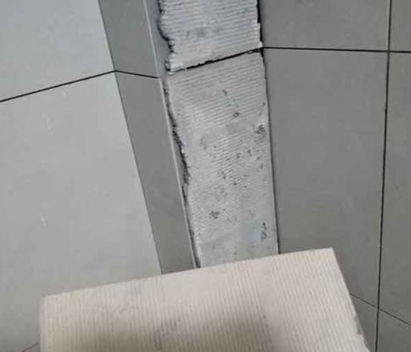 徐汇瓷砖空鼓维修公司分享下厨房瓷砖脱落的补救措施。